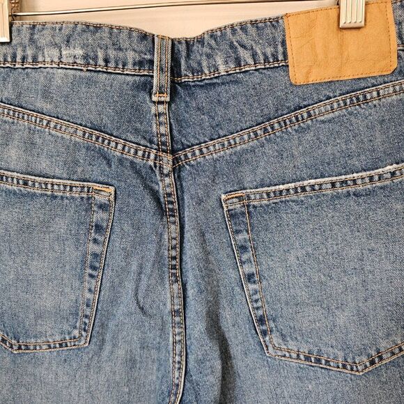 EUC H&M DIVIDED DISTRESSED JEANS HI RISE TAPERED SIZE 12 - Picture 4 of 14